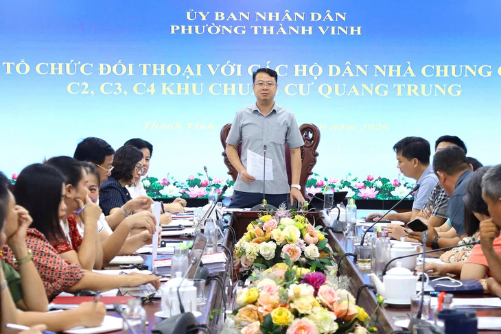 Đối thoại trước lệnh cưỡng chế 7 hộ dân rời chung cư 50 năm ở Nghệ An: Còn nhiều bất đồng - Ảnh 1.