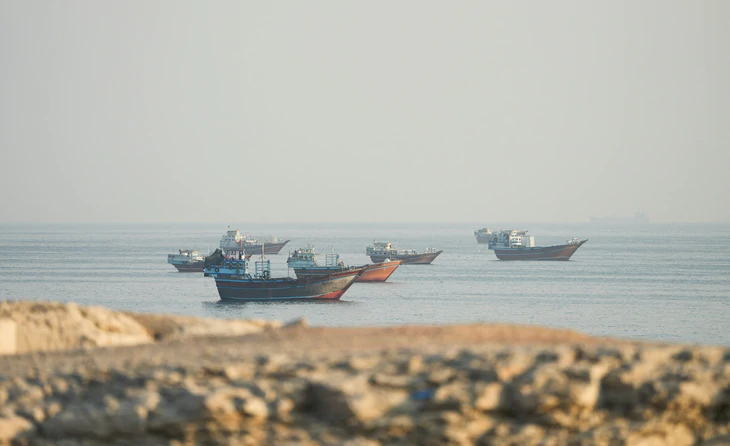 Iran đòi Mỹ chứng minh eo biển Hormuz đã sạch thủy lôi - Ảnh 1.