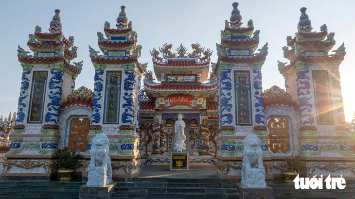 Xây lăng mộ xa hoa ở Huế: Đề xuất quy định cụ thể diện tích, chiều cao của lăng mộ - Ảnh 1.