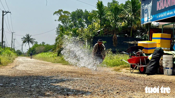 Quảng Ngãi: Đường xuống cấp, dự án vừa phê duyệt đã bị 'loại' ra danh mục đầu tư - Ảnh 3.