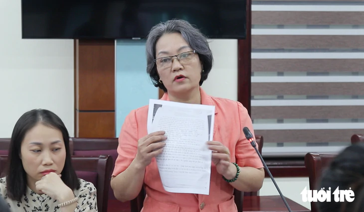 Đối thoại trước lệnh cưỡng chế 7 hộ dân rời chung cư 50 năm ở Nghệ An: Còn nhiều bất đồng - Ảnh 3.