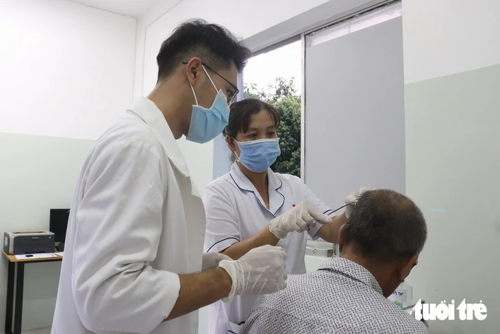Bác sĩ giàu kinh nghiệm về trạm y tế TP.HCM làm việc: Được gần dân, cơ hội đóng góp chuyên môn - Ảnh 2.