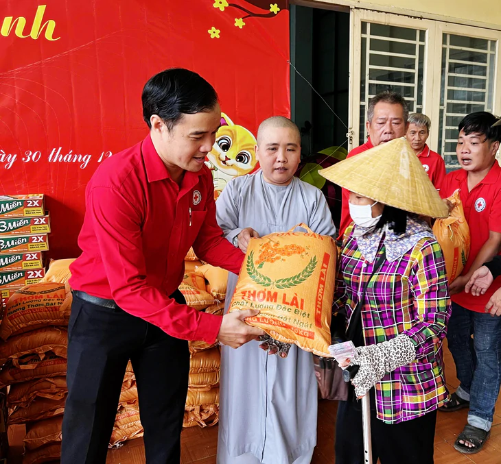 Lần đầu tổ chức Festival Nhân ái, vận động 10.000 phần quà Tết cho người khó khăn - Ảnh 2.