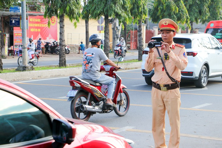 Cảnh sát giao thông Cần Thơ tăng cường ghi hình, phạt nguội vi phạm giao thông - Ảnh 1.