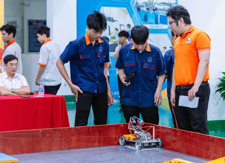 Chi tiết 35 ngành, nghề dự kiến miễn học phí - Ảnh 1.