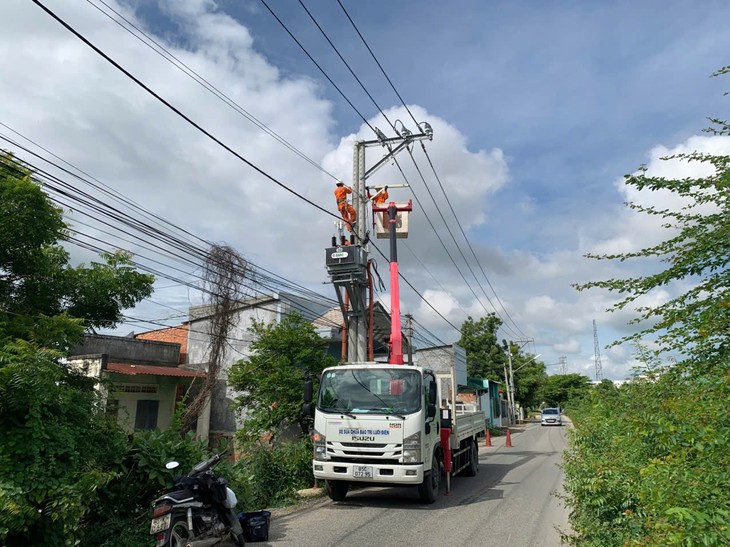 Giữ dòng điện thông suốt cho vùng năng lượng Nam Khánh Hòa - Ảnh 2.