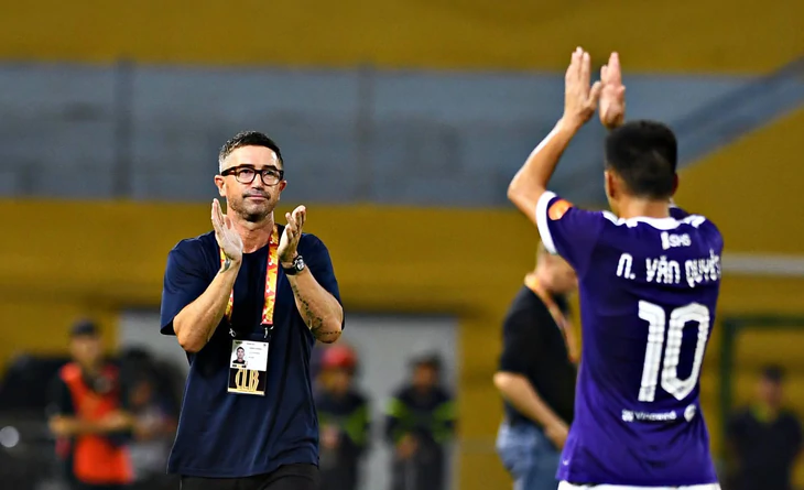 Nhiều HLV trưởng và trợ lý bị cấm làm nhiệm vụ ở vòng 6 V-League 2026-2027 - Ảnh 1.