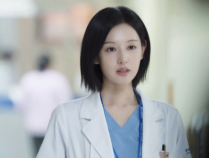 Doctor X thống trị màn ảnh Hàn tháng 10 - Ảnh 1.