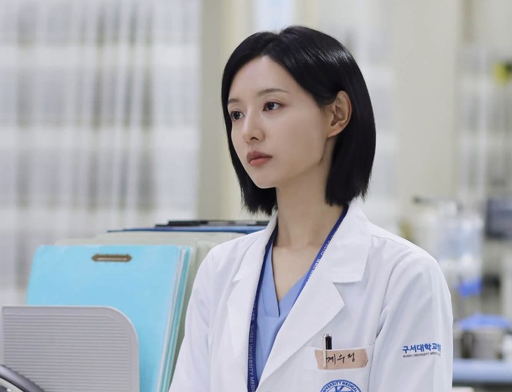 Doctor X thống trị màn ảnh Hàn tháng 10 - Ảnh 2.