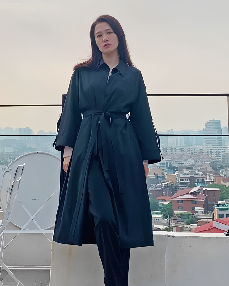 Mỹ nhân 'Giày thủy tinh' Kim Hyun Joo mặc phá cách - Ảnh 4.
