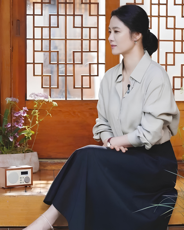 Mỹ nhân 'Giày thủy tinh' Kim Hyun Joo mặc phá cách - Ảnh 6.