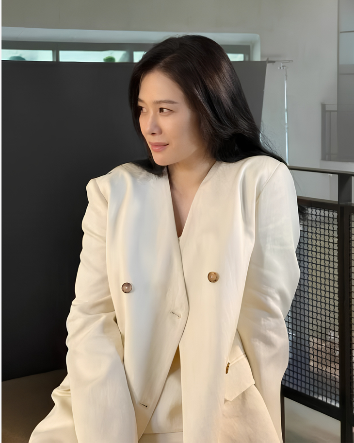 Mỹ nhân 'Giày thủy tinh' Kim Hyun Joo mặc phá cách - Ảnh 7.