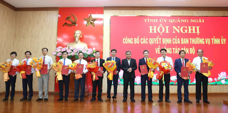Quảng Ngãi điều động, luân chuyển nhiều cán bộ chủ chốt - Ảnh 1.