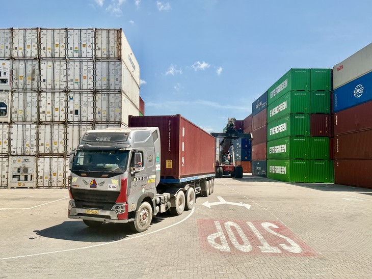 Hãng tàu lớn thứ ba trên thế giới đưa xà lan điện đầu tiên vào vận tải container tại Việt Nam - Ảnh 3.