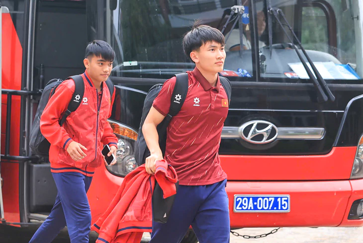 U17 Việt Nam tập huấn xong tại Hàn Quốc, HLV Roland khen đội phản xạ nhanh hơn - Ảnh 1.