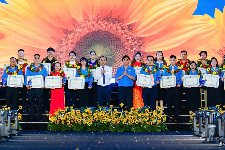 Cô gái trẻ Trần Thị Lam giữ màu xanh cho Côn Đảo bền bỉ truyền cảm hứng sống xanh - Ảnh 10.