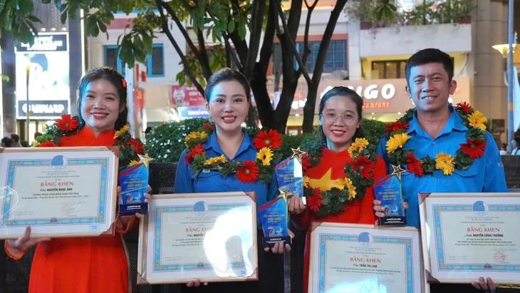 Cô gái trẻ Trần Thị Lam giữ màu xanh cho Côn Đảo bền bỉ truyền cảm hứng sống xanh - Ảnh 8.