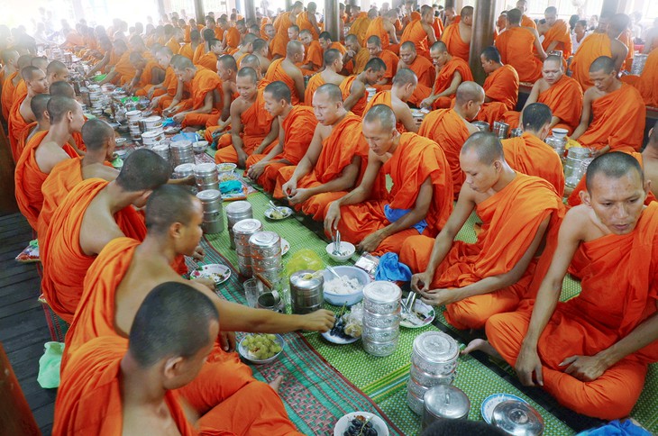 Lễ Sen Đôn Ta là lễ gì của người Khmer Nam bộ mà người lao động, học sinh được nghỉ 3 ngày? - Ảnh 1.