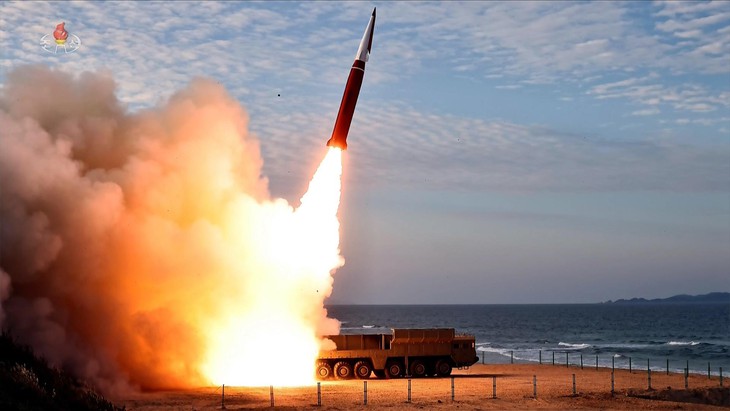 Triều Tiên phóng tên lửa sau khi bà Kim Yo Jong bác yêu cầu xin lỗi Hàn Quốc - Ảnh 1.