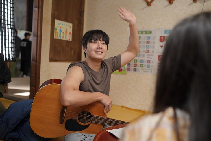 Tuấn Trần, Jung Il Woo tái hợp sau thành công của Mang mẹ đi bỏ - Ảnh 4.