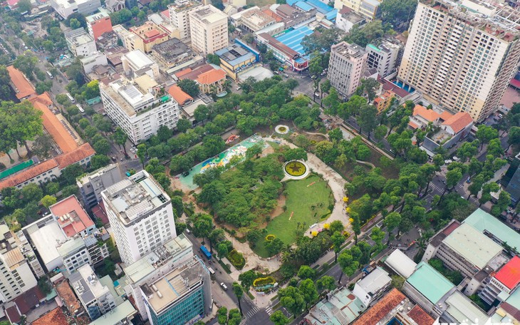 Ngày đầu xe máy đi 2 chiều trên đường Võ Văn Tần, người dân mong 'chia lửa' để các đường lân cận bớt kẹt - Ảnh 1.