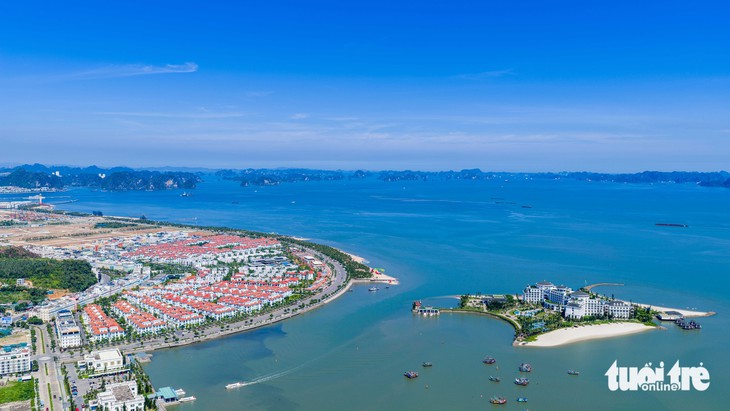 Quảng Ninh tăng 15,04% trong quý 3, dẫn đầu tăng trưởng GRDP cả quý lẫn 9
tháng - Ảnh
1.