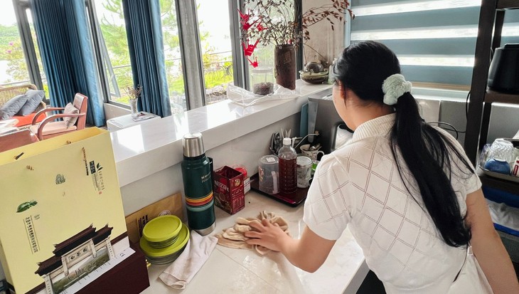 Phụ nữ cầu toàn trong việc nhà rồi ‘ôm sô’ một mình - Ảnh 1.