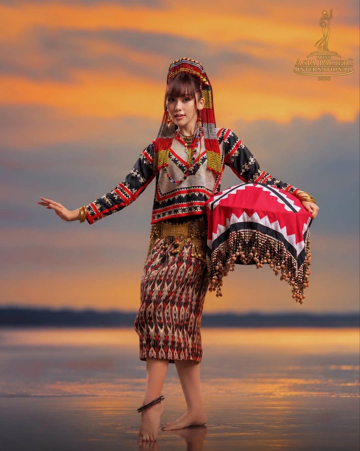 Mãn nhãn trang phục dân tộc Miss Asia Pacific International 2026, Việt Nam vắng mặt - Ảnh 3.