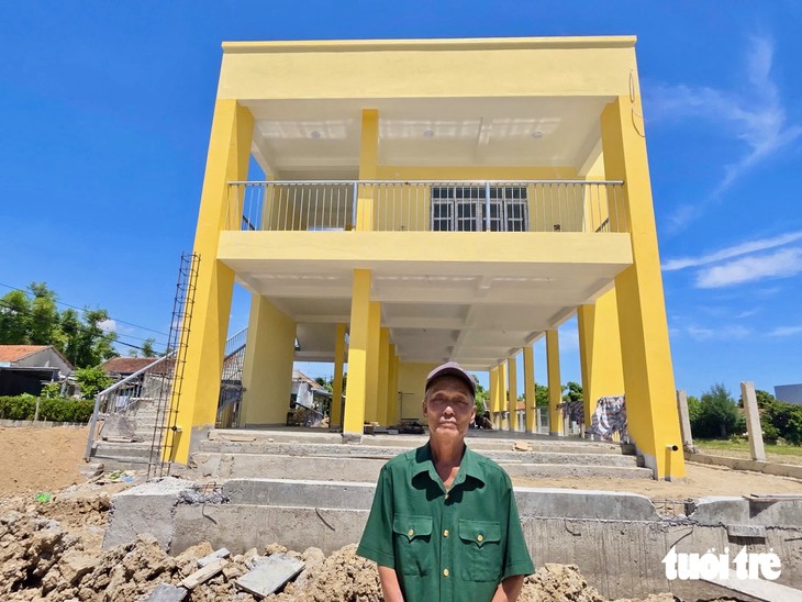 Lão nông hiến hơn 400m² đất để dựng nhà sinh hoạt cộng đồng kết hợp tránh lũ - Ảnh 2.