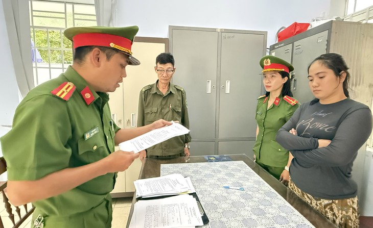 Bắt 2 người lừa giúp vay vốn ngân hàng để chiếm đoạt tiền - Ảnh 3.