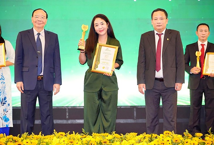 Bước chuyển mình thành hệ sinh thái của Hoa Xinh Group - Ảnh 1.
