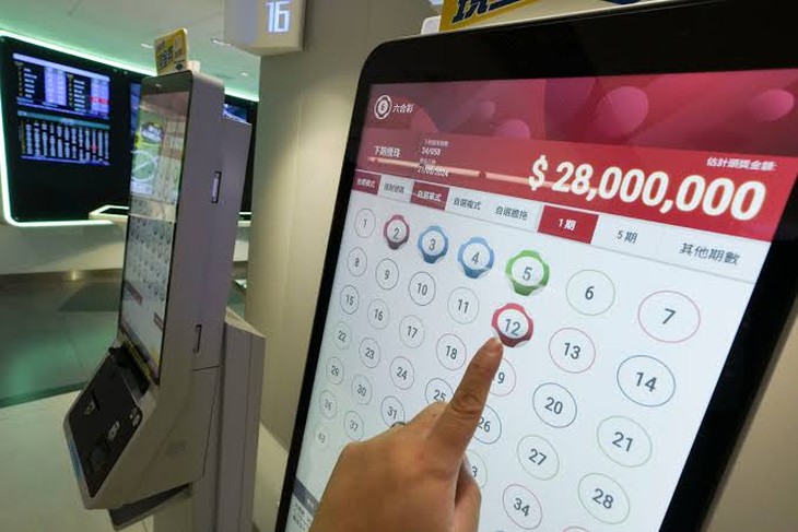 15 nhân viên văn phòng cùng trúng số gần 100 tỉ đồng - Ảnh 2.