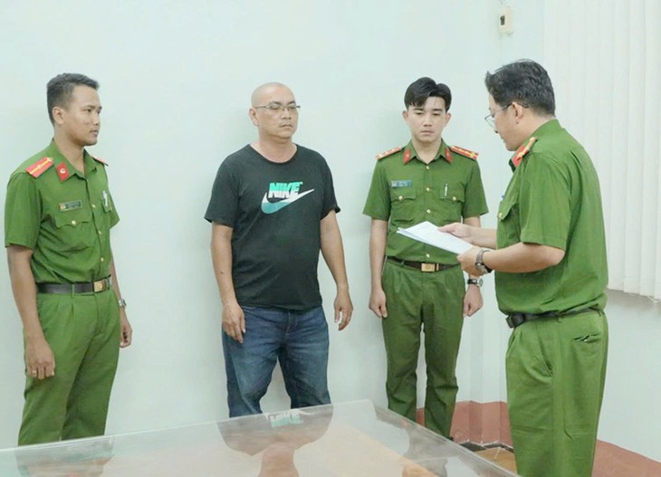 Cần Thơ khởi tố thêm 7 người trong vụ khiêng quan tài diễu phố gây rối trật tự - Ảnh 3.