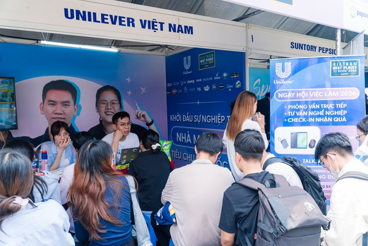 Hàng ngàn cơ hội "chốt deal" tại chỗ, vì sao sinh viên không nên bỏ lỡ các ngày hội việc làm? - Ảnh 1.