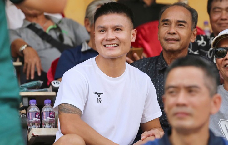 Quang Hải, Nguyễn Filip dự ngày hội bóng đá kỷ niệm 70 năm thành lập CLB Công An Hà Nội - Ảnh 1.