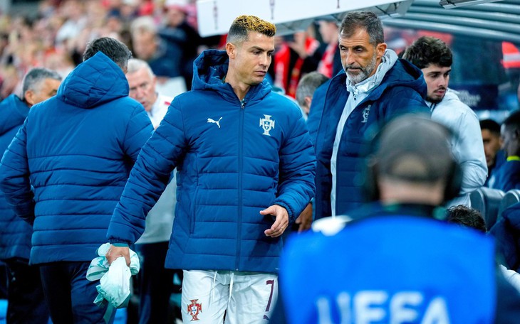 HLV Jesus đồng ý hòa giải, tất cả nín thở chờ Ronaldo - Ảnh 3.