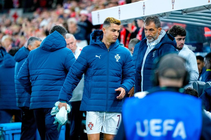 Liên đoàn bóng đá Bồ Đào Nha 'sốc' khi thấy Ronaldo vẫn ở lại sau World Cup - Ảnh 1.