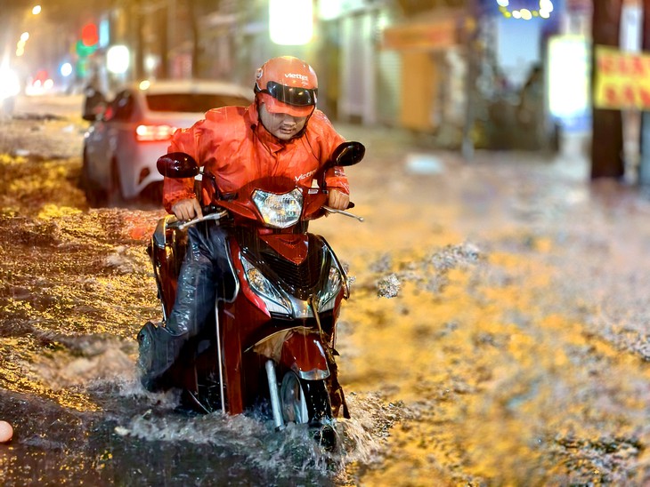Thời tiết hôm nay 3-10: Bắc Bộ sắp đón không khí lạnh, Nam Bộ mưa rào - Ảnh 2.