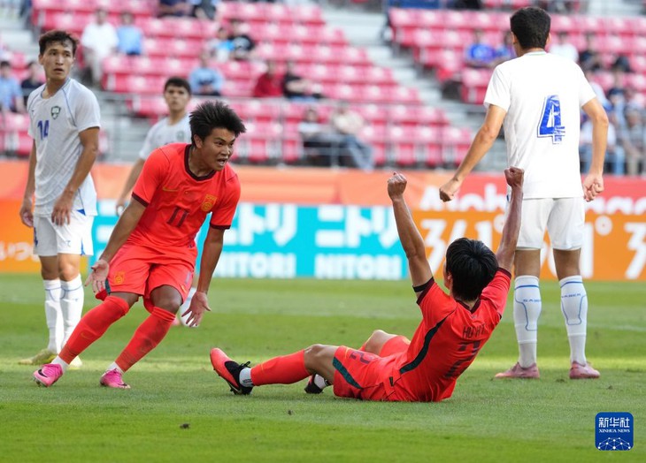 Bóng đá nam Trung Quốc lần đầu có huy chương Asiad sau 28 năm - Ảnh 1.
