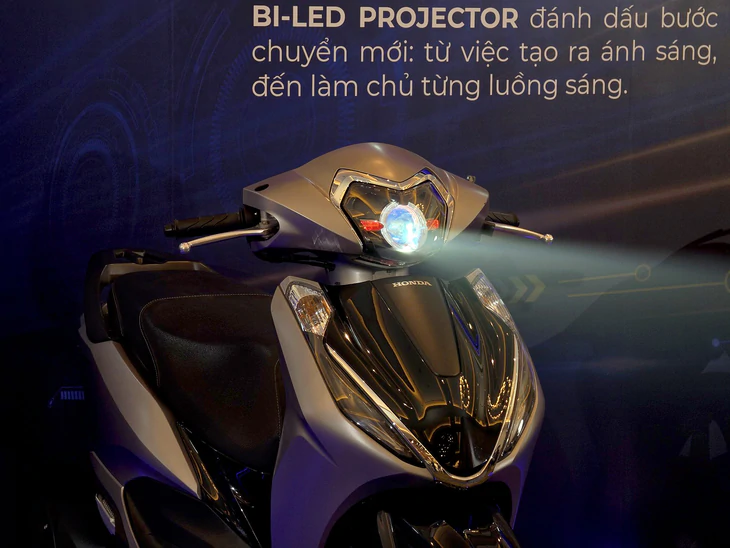 Thay đèn LED, bi cầu cho xe máy có bị phạt không? - Ảnh 2.