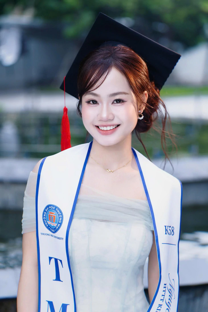 Chinh phục 44 điểm A, cô gái Thái Nguyên giành thủ khoa điểm tuyệt đối 4.0 - Ảnh 3.