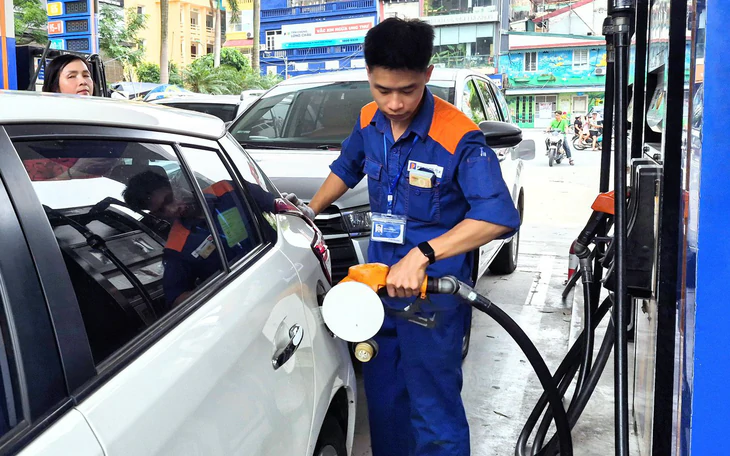 Điều chỉnh giảm giá xăng dầu - Ảnh 2.