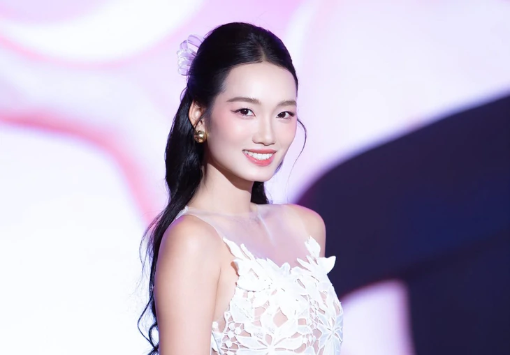 Hoa hậu Quỳnh Anh sống ra sao khi bị cấm diễn 6 tháng?  - Ảnh 1.
