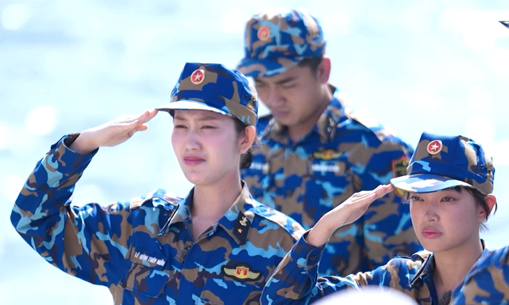 Xúc động lễ tưởng niệm các anh hùng liệt sĩ hi sinh vì biển đảo Tổ quốc trong Sao nhập ngũ - Ảnh 1.