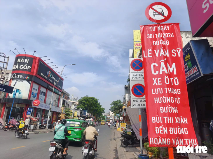 Sáng đầu tiên điều chỉnh giao thông quanh sân bay Tân Sơn Nhất, tình hình ổn định, thông thoáng - Ảnh 2.