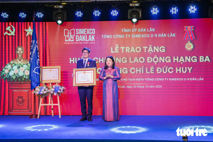 Simexco Đắk Lắk nhận huân chương, hé lộ tham vọng 100 triệu USD - Ảnh 3.