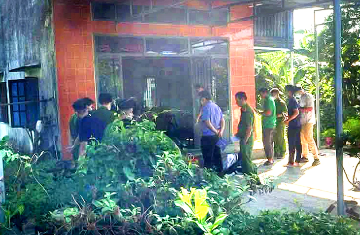 Vụ 2 cha con chết cháy: Bắt tạm giam ông nội - Ảnh 2.