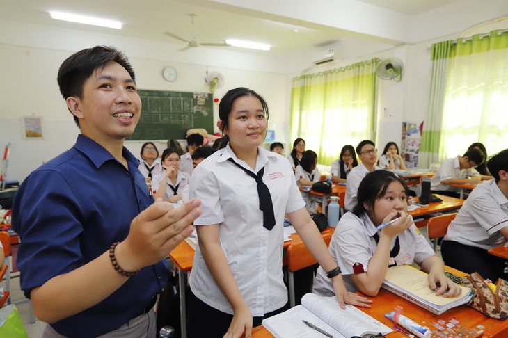 Sở ra đề kiểm tra cuối kỳ lớp 5, 9, 12: Người trong cuộc lo 'chạy theo điểm số' - Ảnh 1.