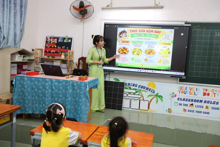 Bếp ăn bán trú một chiều ở trường tiểu học TP.HCM và nguyên tắc của cô hiệu trưởng - Ảnh 3.