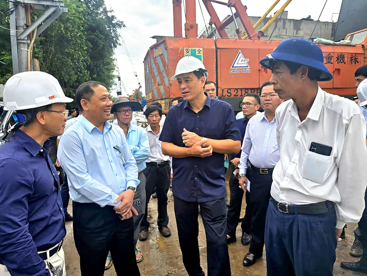 Thứ trưởng Bộ Xây dựng yêu cầu tăng ca, tăng kíp thi công hai cây cầu ở Cần Thơ - Ảnh 2.